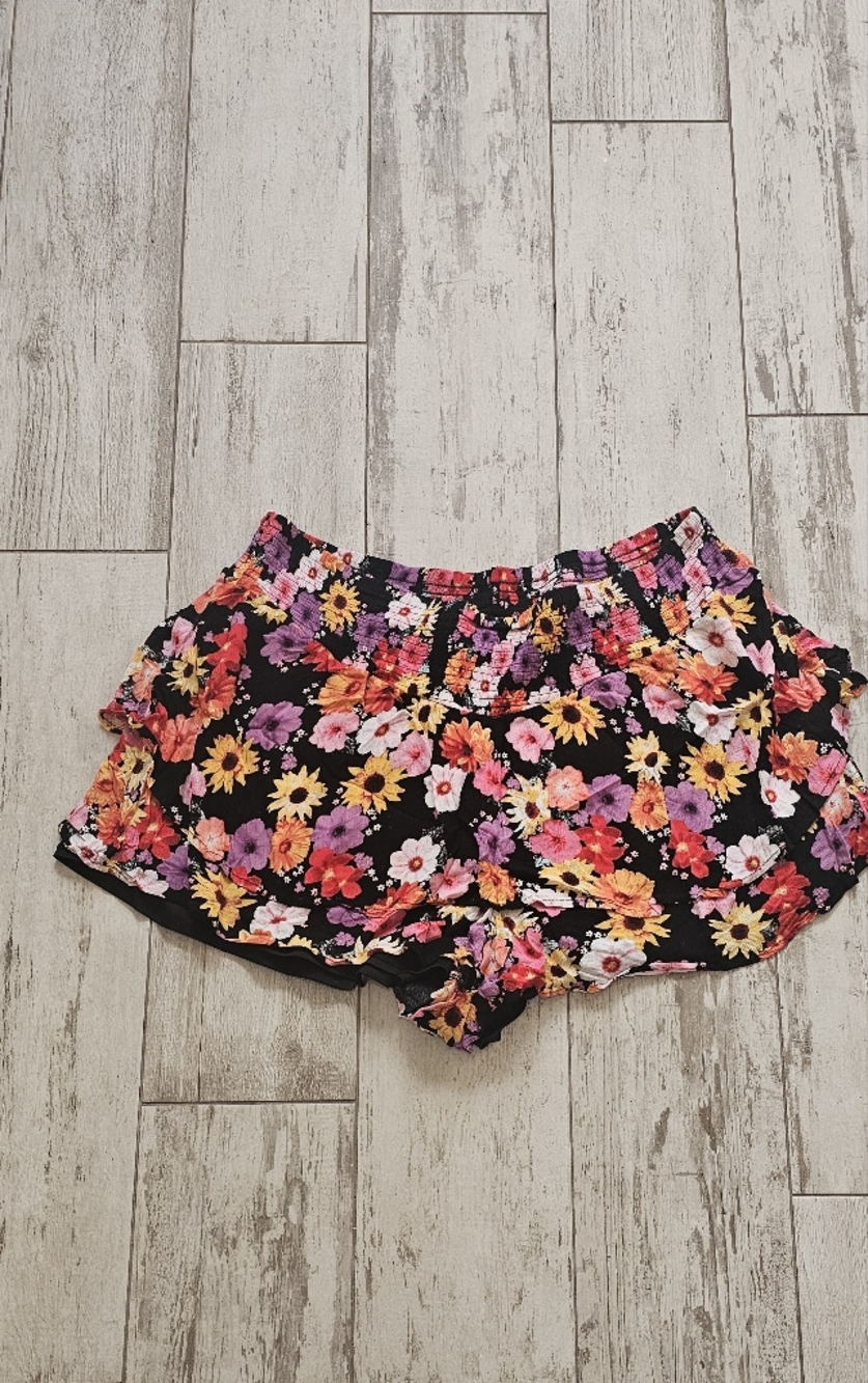 Torrid Black Floral Ruffle Elastic High-Waist Skort.  So Cute On!  4X / 4